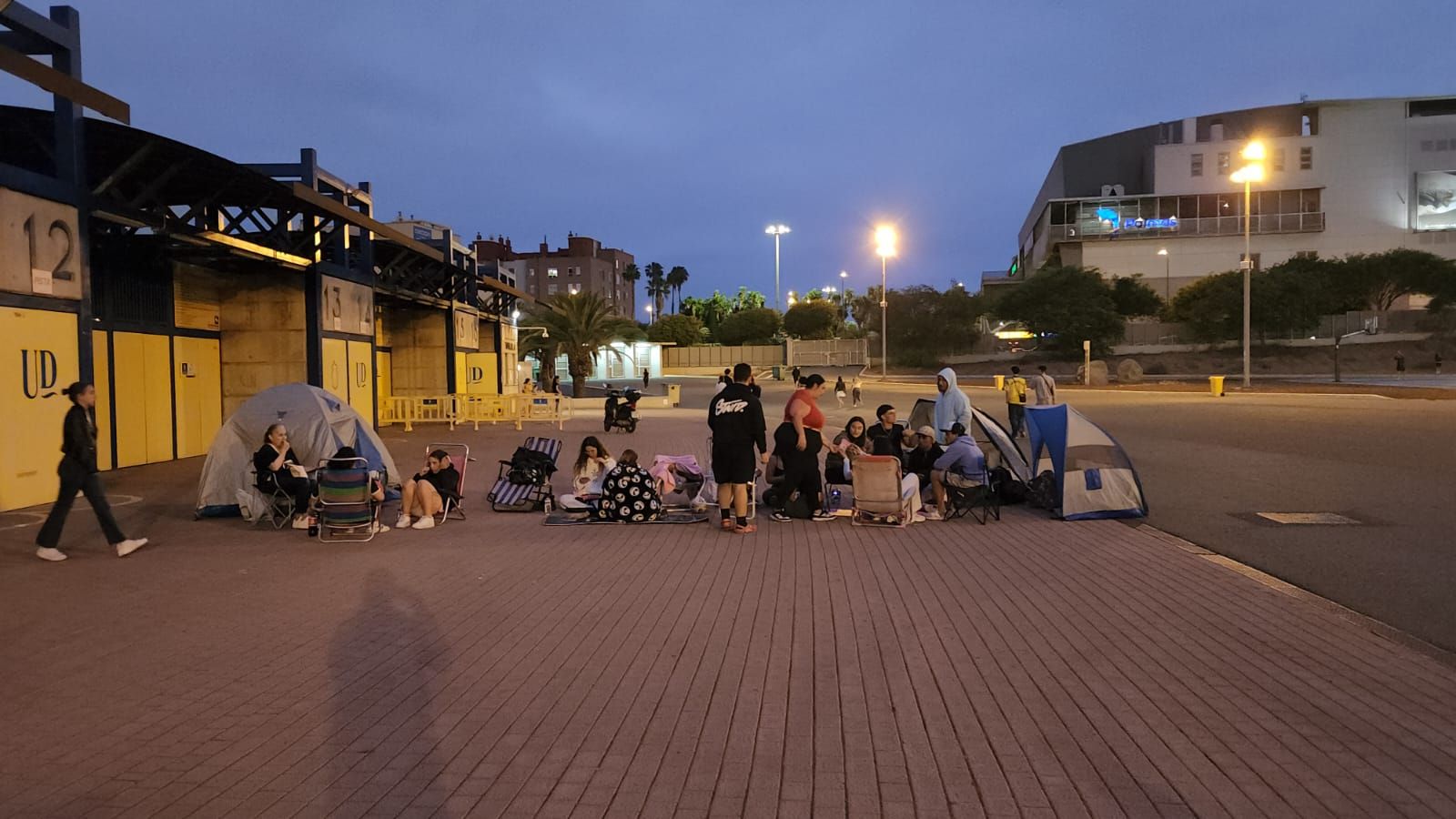 Acampada en el estadio de Gran Canaria por Quevedo