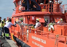 Imagen de archivo de la Guardamar Talia, en La Restinga (El Hierro), tras el recate de un cayuco con 9 personas, todos varones subsaharianos.