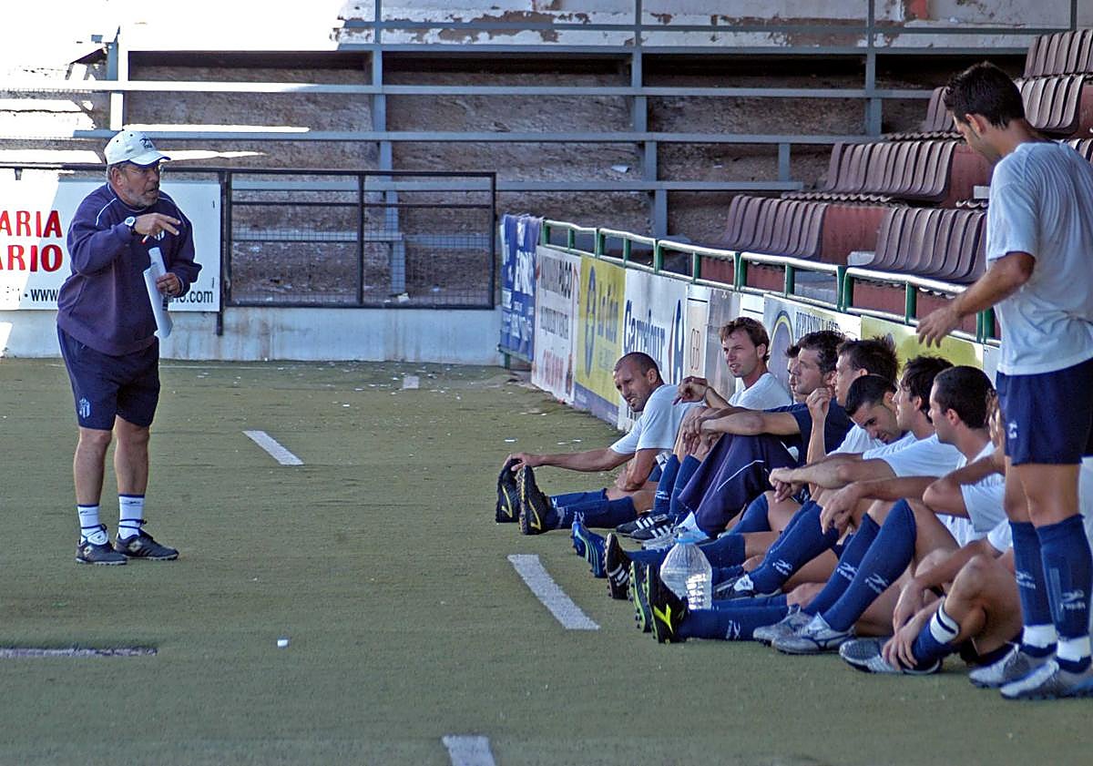 Imagen principal - Gran homenaje en Vecindario a los héroes de 2006