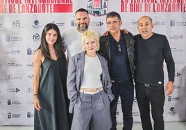 Componentes del jurado con Ismael Curbelo (d.), de Fisme Producciones.