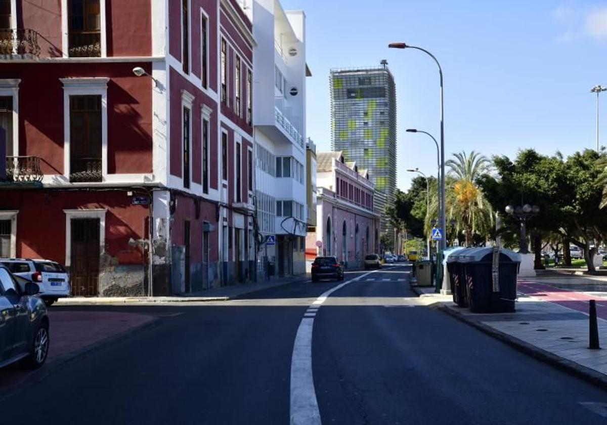 Imagen de archivo de la calle Eduardo Benot, donde se produjeron los hechos.