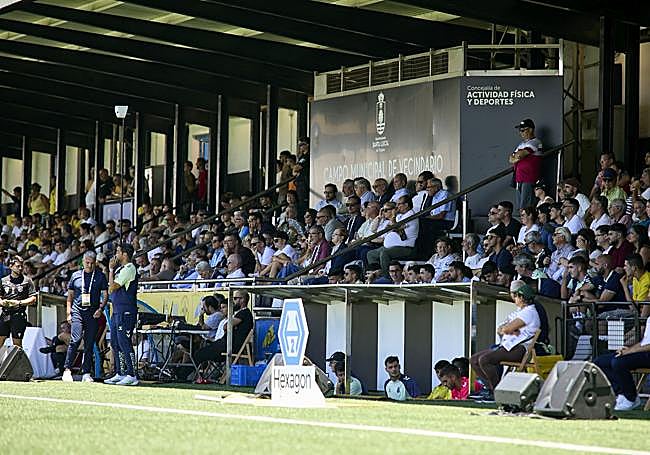 Gran ambiente en el Municipal de Vecindario para presenciar este encuentro.