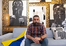 Luis Ferrera, en su tienda Nabiluz.