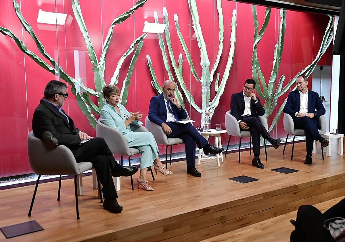 Imágenes del foro CANARIAS7 &#039;Conversaciones con el consejero Pablo Rodríguez&#039;