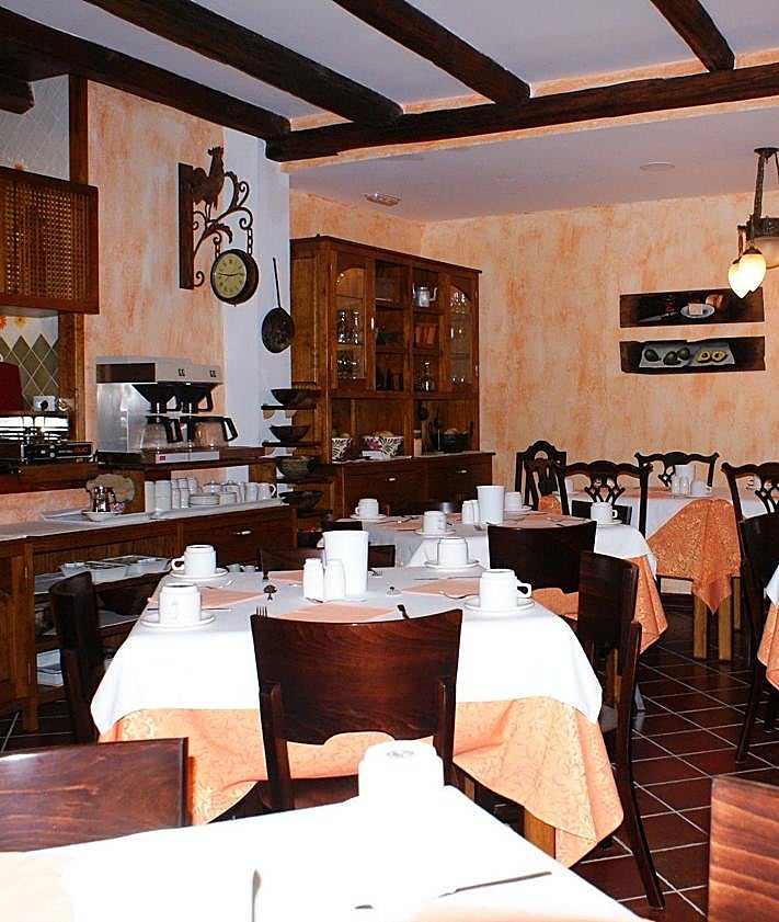 Imagen secundaria 2 - Instalaciones del hotel de Fina Suiárez, que cuenta con vistas directas al Roque Nublo.