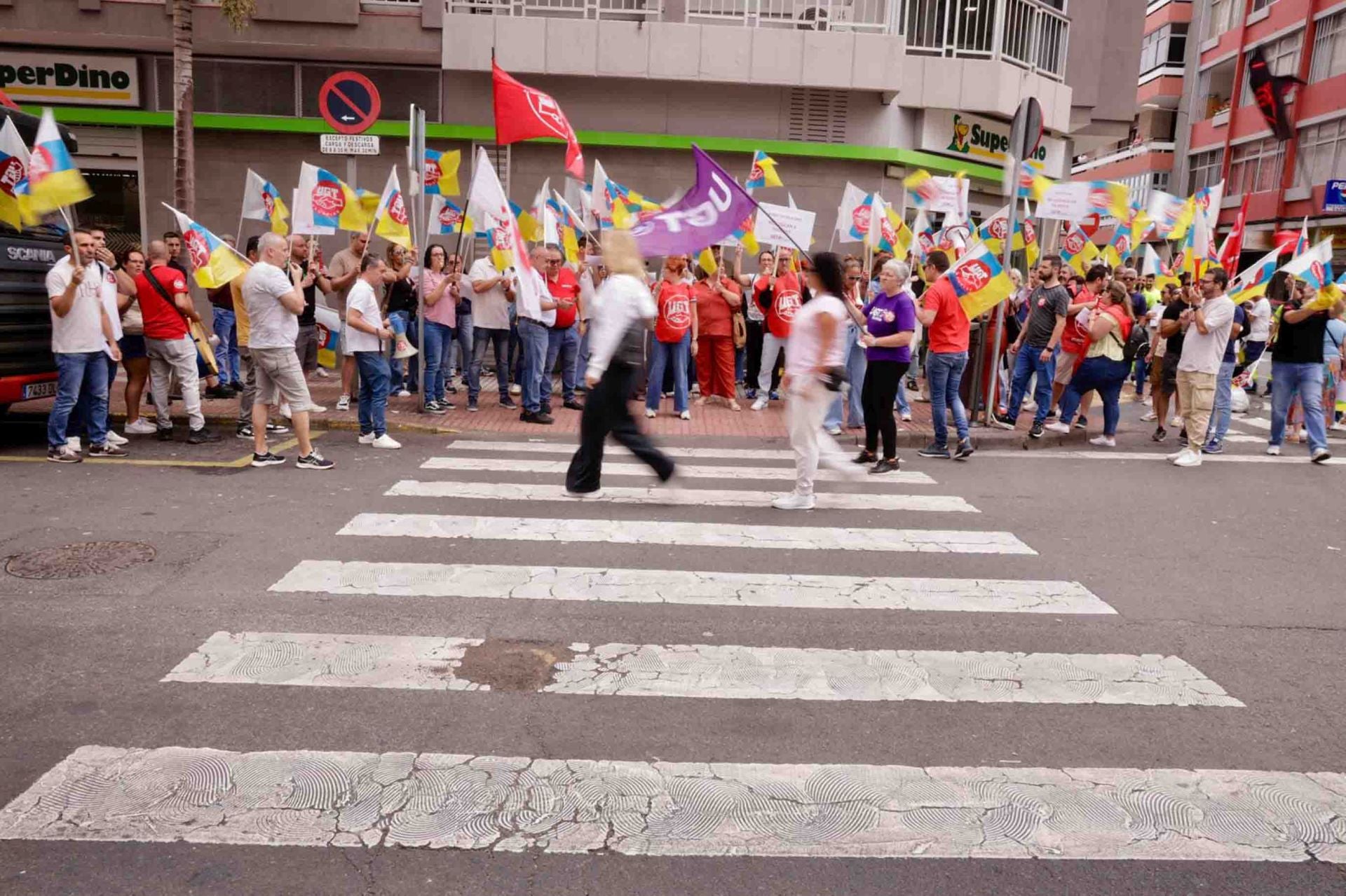 El paro parcial del comercio en Mesa y López por sueldos dignos, en imágenes