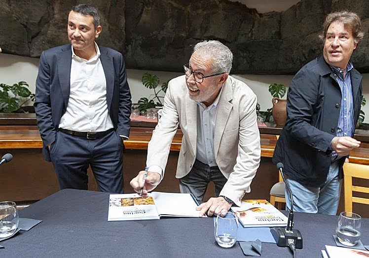 Firma de ejemplares.