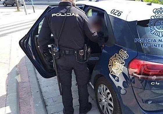 Un agente de la Policía Nacional.