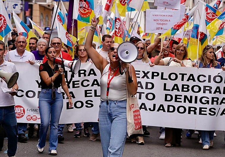 Los comercios en Mesa y López continuaron su jornada laboral con normalidad mientras 300 personas se manifestaban por salarios dignos en el sector.