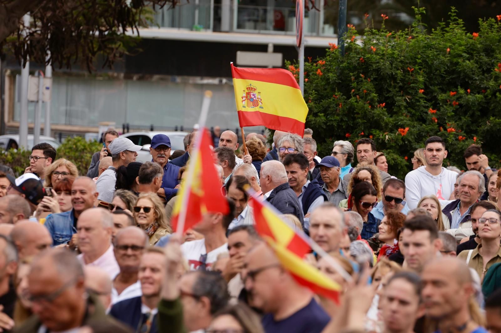 Concentración multitudinaria en apoyo a la Policía Nacional en Gran Canaria