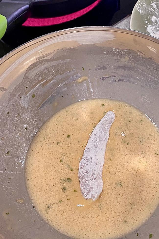 Bñamos cada pedazo en la mezcla