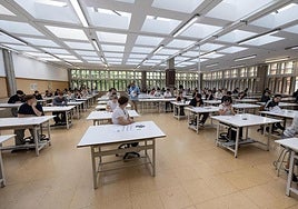 Estudiantes se enfrentan a la PAU.