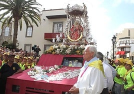 La Virgen del Pino a su llegada a la Catedral de Santa Ana en la Bajada de 2014.