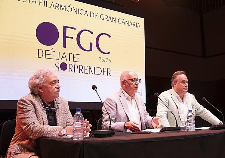 Manuel Benítez, Antonio Morales y Karel Mark Chichon, este martes, durante la rueda de prensa.