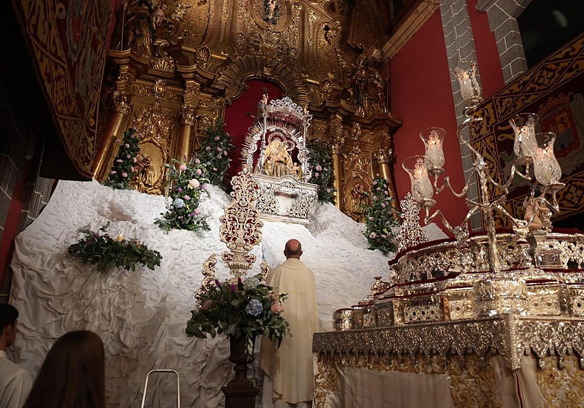 La Virgen del Pino, de nuevo expuesta en su camarín.