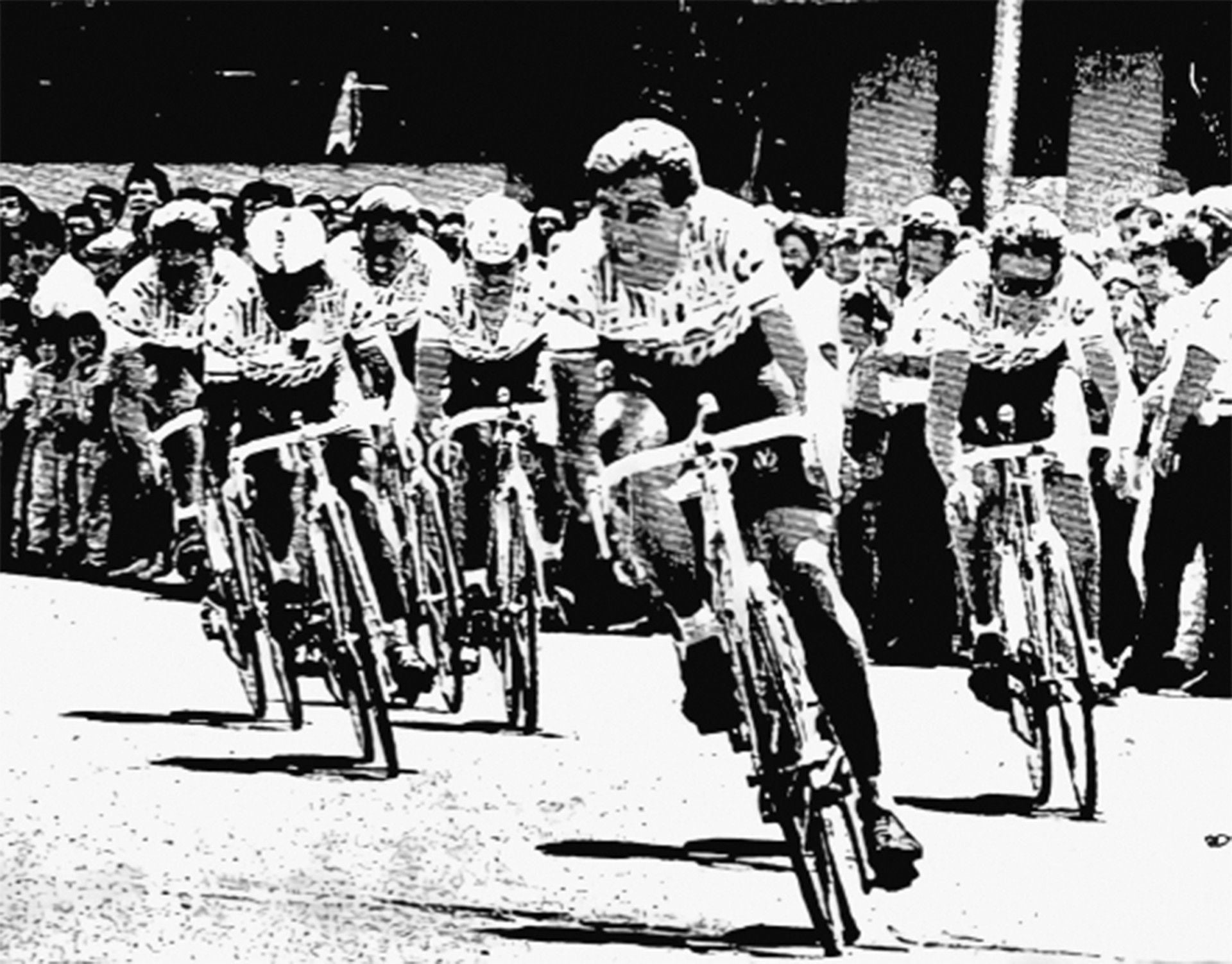 27-04-1988. El equipo Clas -Central Lechera Asturiana- a su paso por la plaza de la Victoria, en la última edición de la Vuelta en la isla.