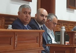 Servando González, José Luis Macías y Álvaro Monzón, este miércoles en el Pleno.