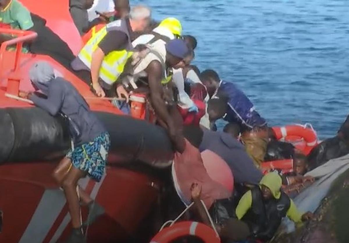 Imagen del rescate en La Restinga, en El Hierro.