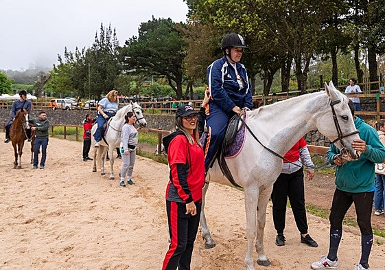 La Laguna de Valleseco acogió este miércoles la 16ª edición del Encuentro de Equinoterapia.