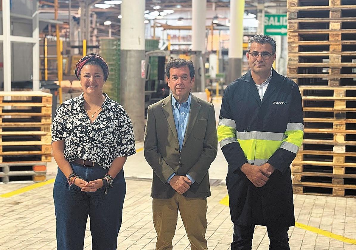 Ida Vega, directora de Marketing, Trade y Comunicación, Gonzalo Medina director General y Sergio Herrera director Industrial.