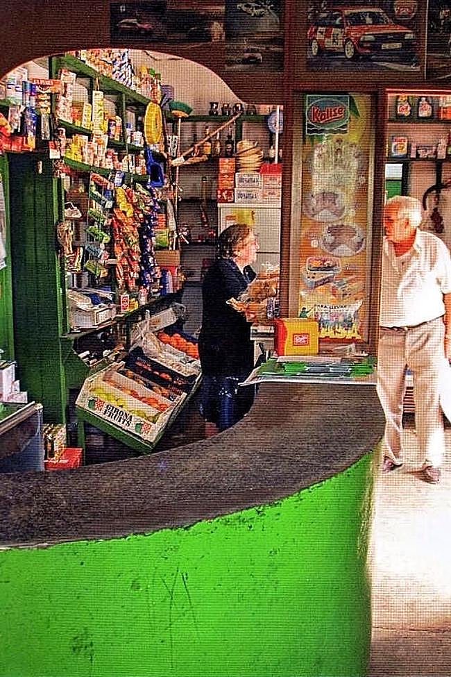 La tiendita de Olguita y Cirilo en Corvo, Moya