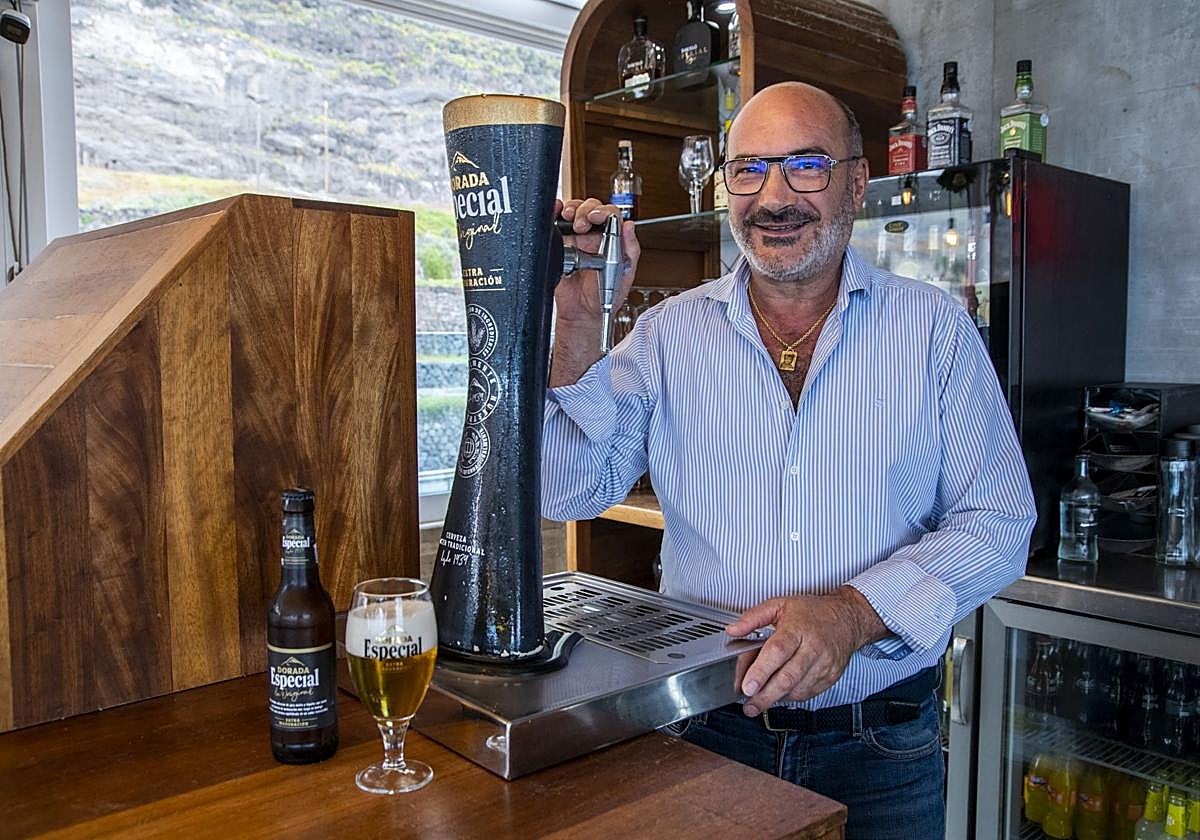 Paco Almeida en su local, La Marisma