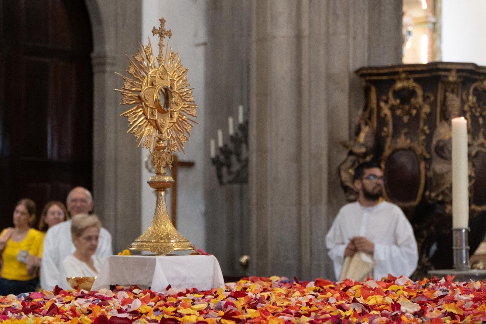 Los fieles acompañan a la Virgen del Pino en la catedral