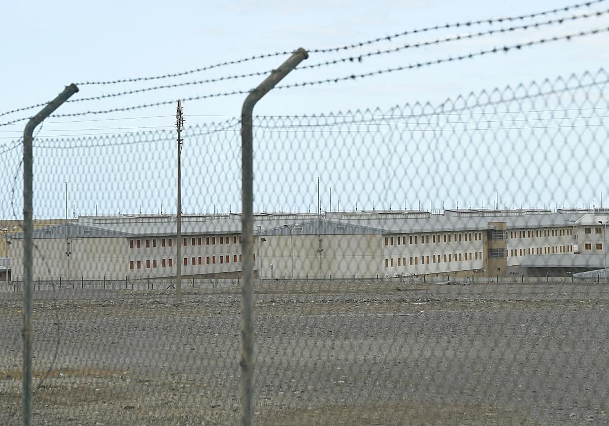 Fotografía de los exteriores de la cárcel.