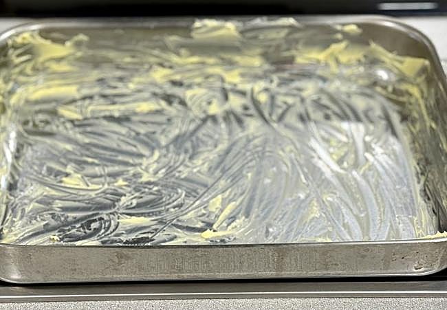 Engrasamos la bandeja