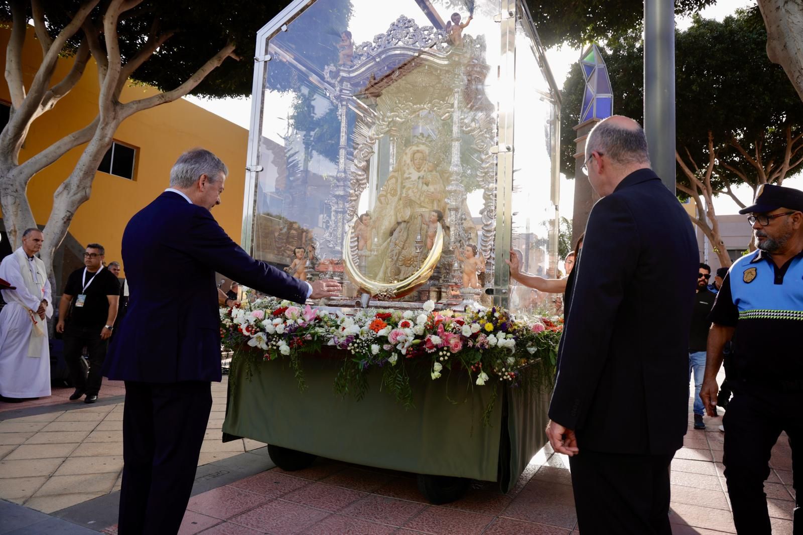 La Virgen del Pino sale a la plaza de San Rafael