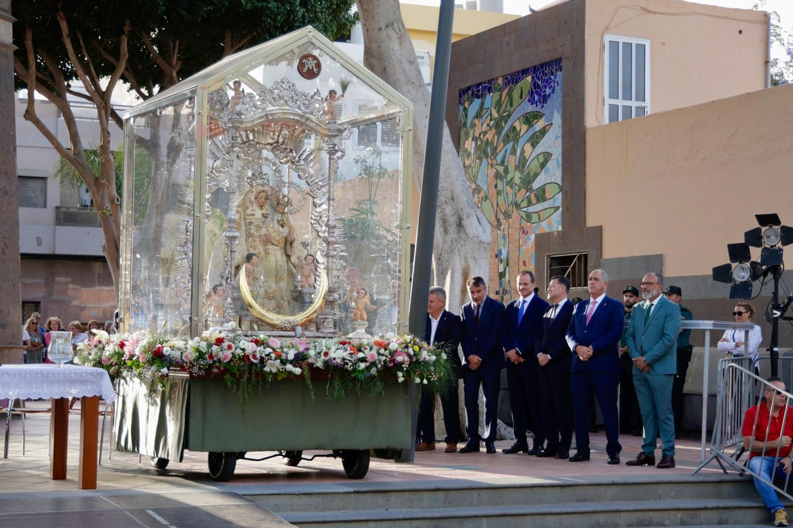 La Virgen del Pino sale a la plaza de San Rafael