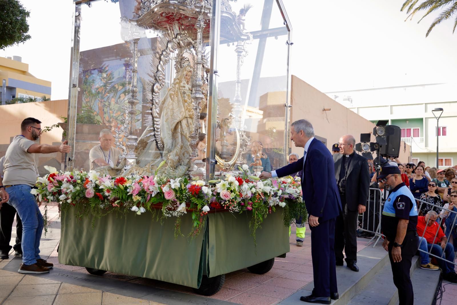 La Virgen del Pino sale a la plaza de San Rafael