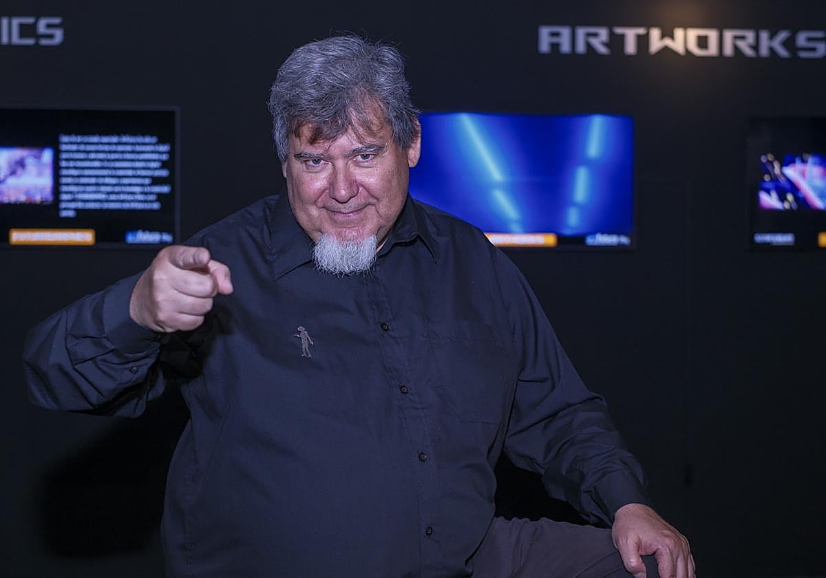 Alejandro Sacristán, en una de las salas que exhibe ArtFutura.