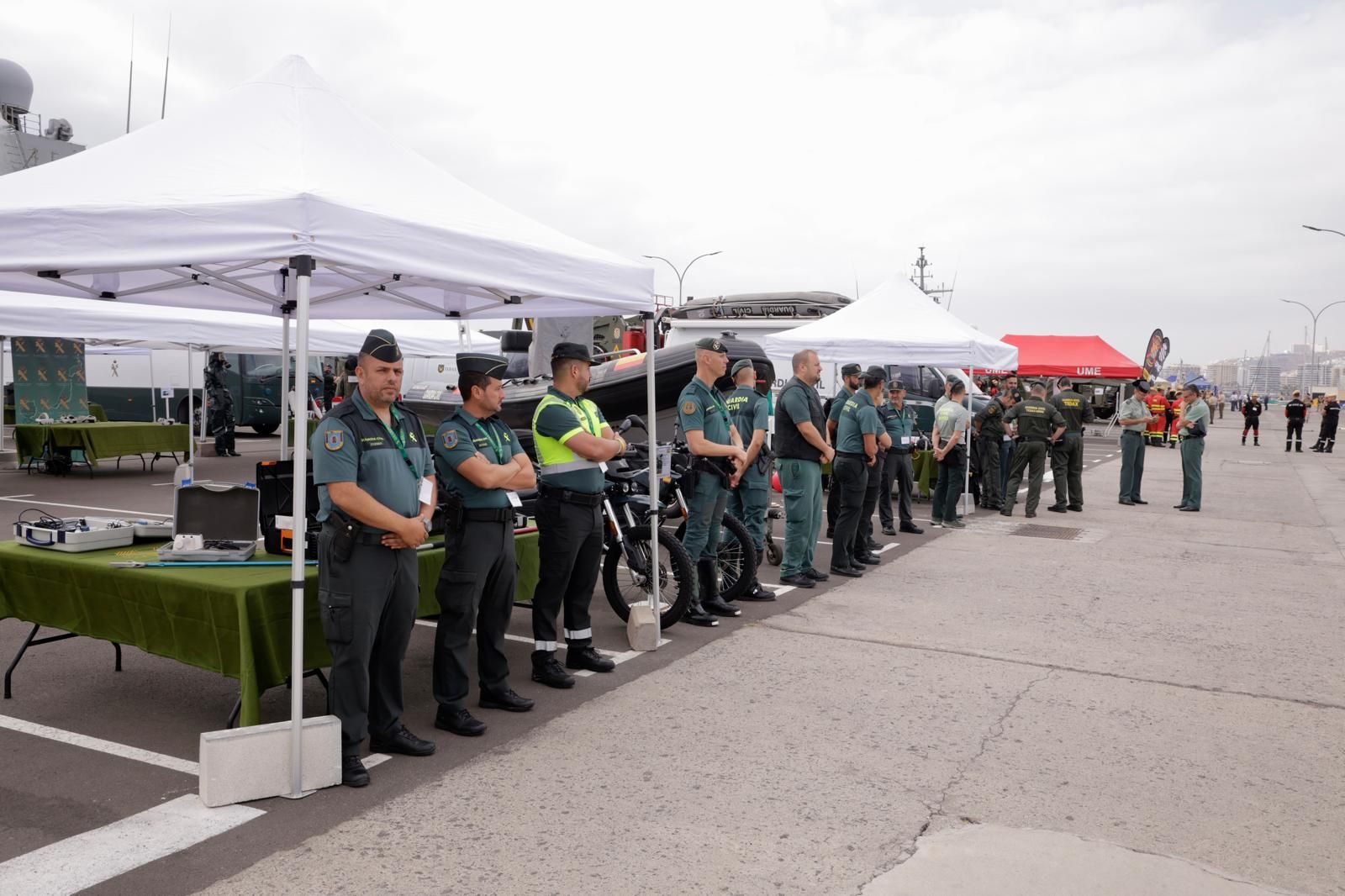 Imágenes de la exposición por los actos del Día de las Fuerzas Armadas en Las Palmas de Gran Canaria