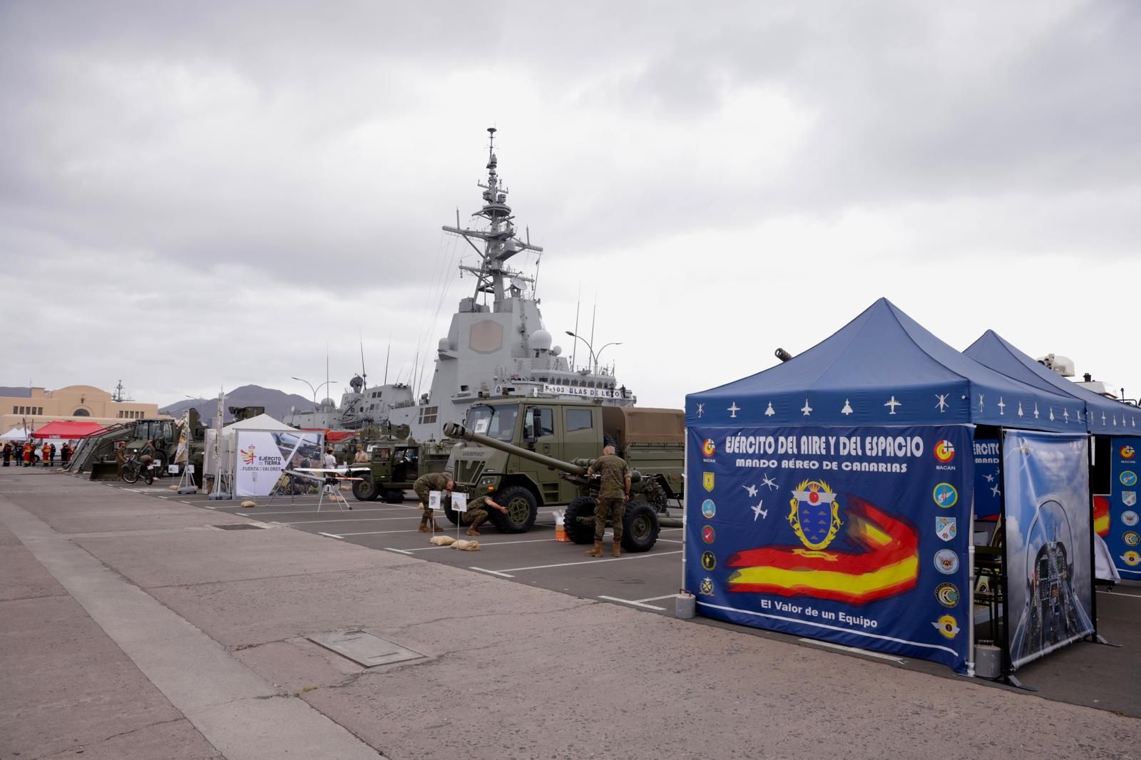 Imágenes de la exposición por los actos del Día de las Fuerzas Armadas en Las Palmas de Gran Canaria