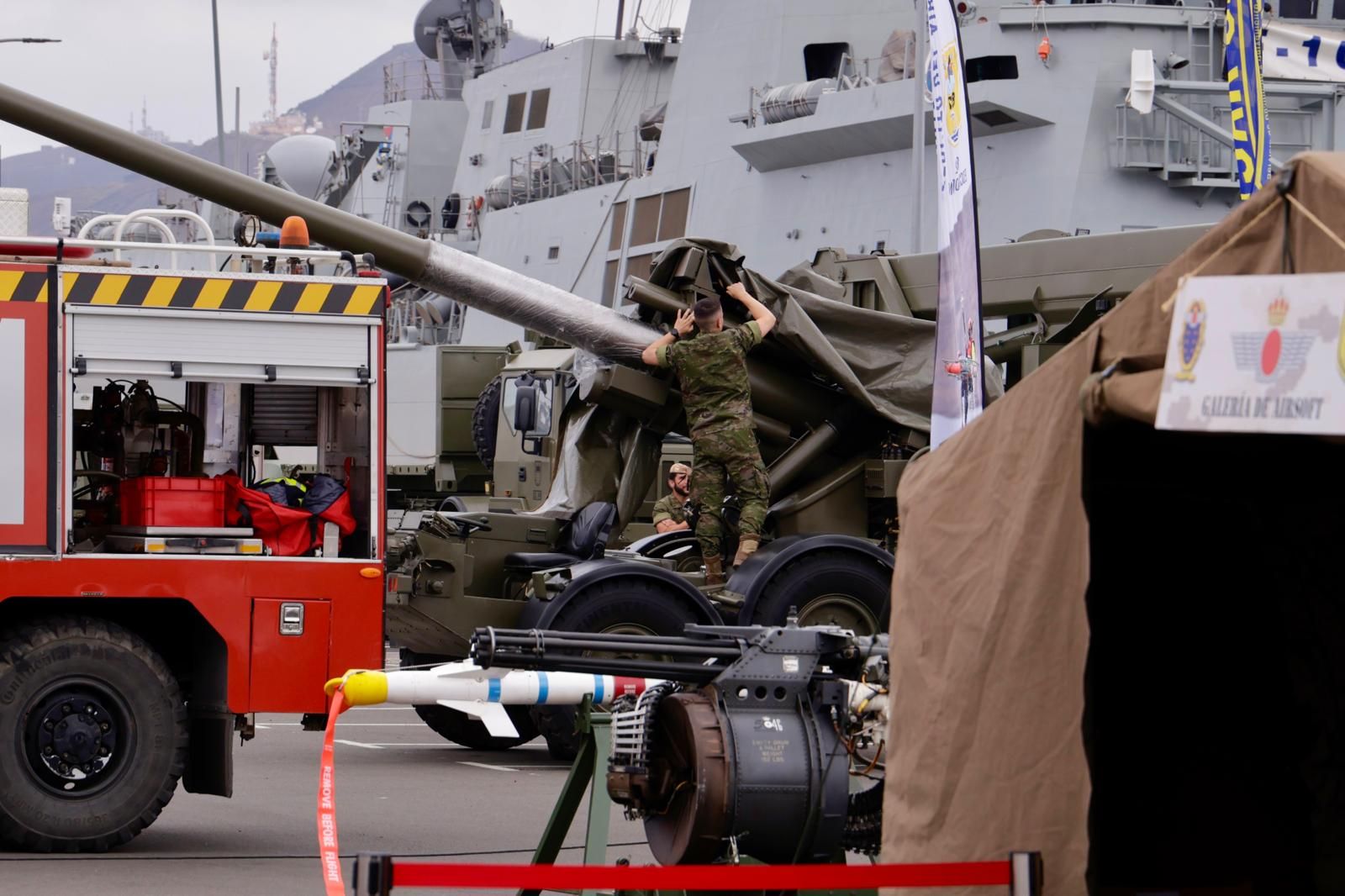 Imágenes de la exposición por los actos del Día de las Fuerzas Armadas en Las Palmas de Gran Canaria