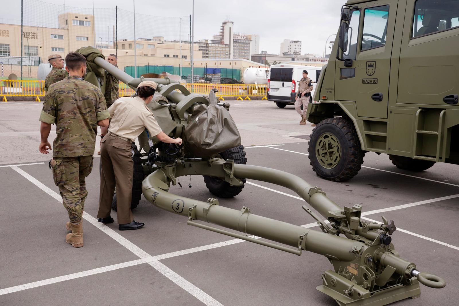 Imágenes de la exposición por los actos del Día de las Fuerzas Armadas en Las Palmas de Gran Canaria