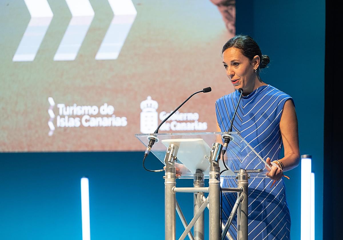 Jéssica de León Verdugo durante una intervención pública relacionada con la política turística de Canarias