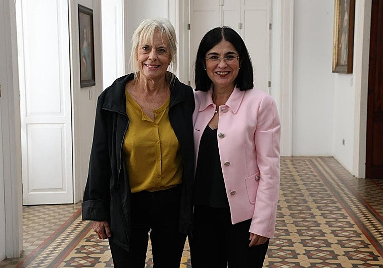 La alcaldesa Carolina Darias con Pepi Farray, pregonera de las Fiestas Fundacionales.