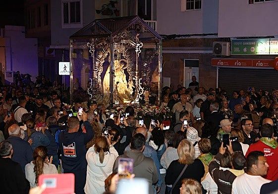 La Virgen del Pino por las calles de Santa Lucía de Tirajana.