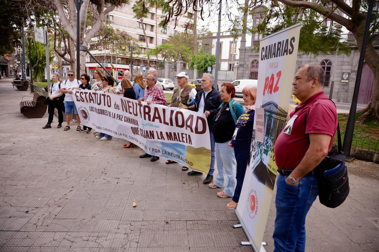 Concentración contra la OTAN en San Telmo