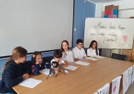 Singular rueda de prensa desarrollada en el instituto Las Salinas.
