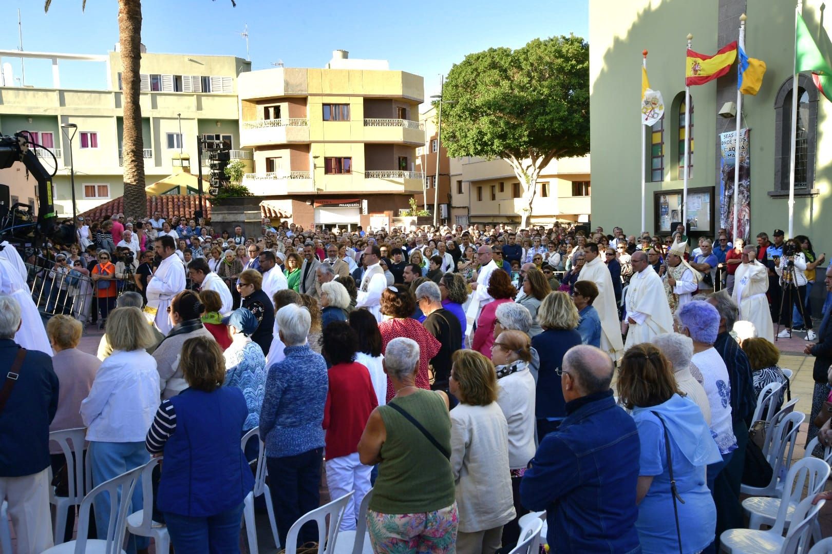 Vecindario despide a la Virgen con música y oración