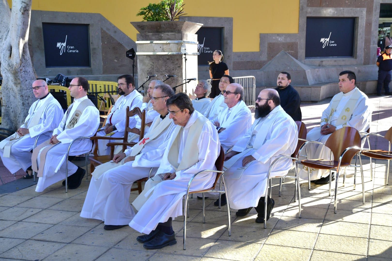 Vecindario despide a la Virgen con música y oración