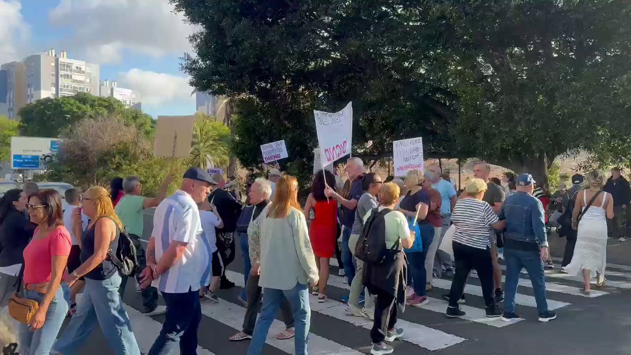Ciudad Alta protesta por «el abandono» que sufre «desde hace 35 años»