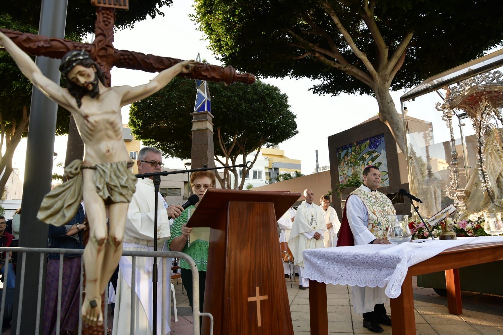 Vecindario despide a la Virgen con música y oración