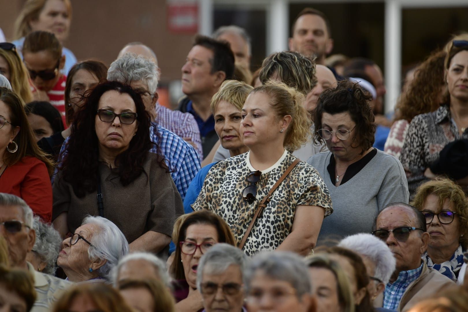 Vecindario despide a la Virgen con música y oración