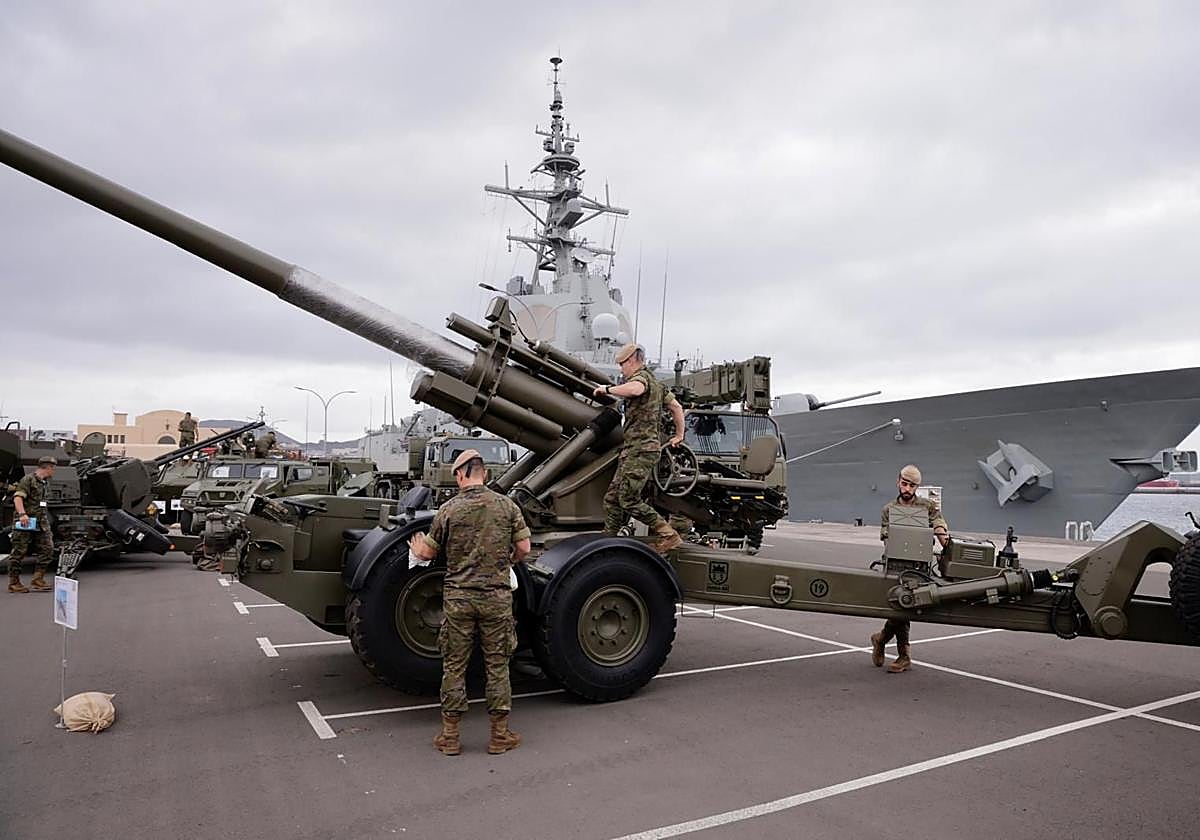 Imagen de la expocisión de material militar por el Día de las Fuerzas Armadas 2025.