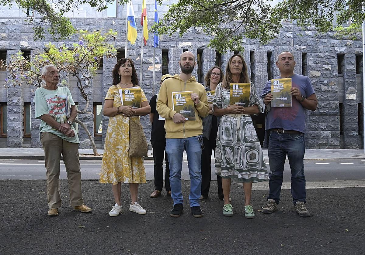 Los portavoces de la asociación 'Canarias Palante'.