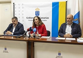 Jessica de León, José Ramón Rodríguez (i) y el director del Icasel, Elirerto Galván (d).